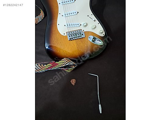 Squier Elektro Gitar