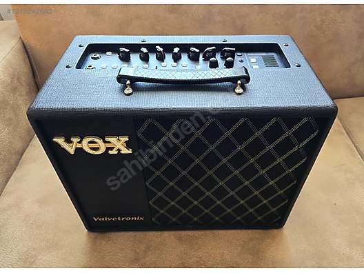 VOX VT20X VALVETRONIX 20W AMFİ + VOX VFS55 FOOTSWITCH TAKIM