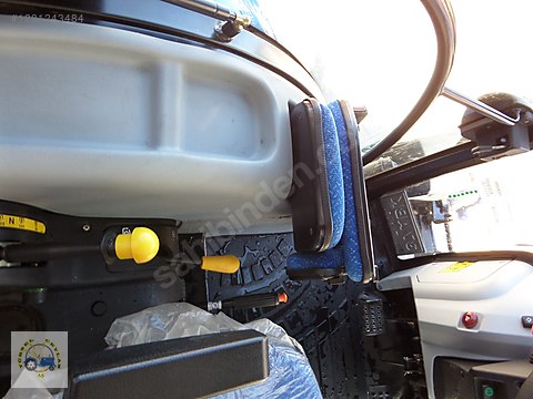 Machinery / Agricultural Machines / Tractors / New Holland / T4.70S