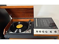 WEGA Pikap plak çalar ve Radyo HİFİ Pikap Kısmı Dual