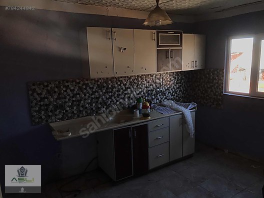GEYİKLİ KARADAĞ KÖYÜNDE DENİZ MANZARALI HEMEN OTUR KÖY EVİ Satılık