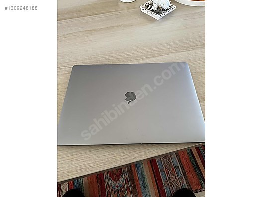 Apple Macbook / 16
