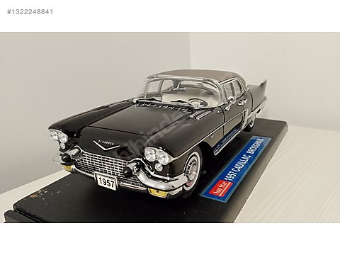Sunstar Diecast Model 1:18 Cadillac Araba - 1322248841