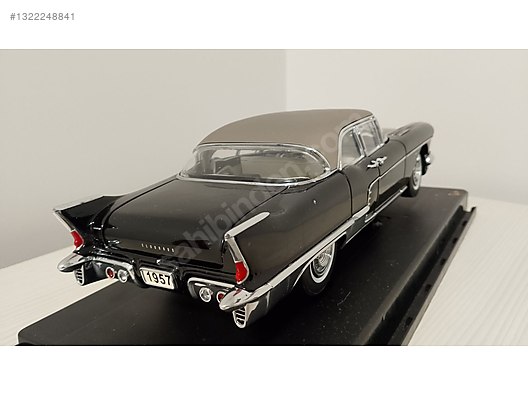 Sunstar Diecast Model 1:18 Cadillac Araba - 1322248841