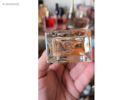 Used & Brand New Items / Beauty & Healthcare / Perfumes & Fragrances / Women