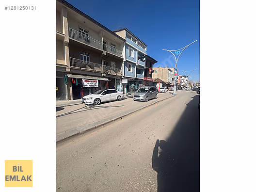 Muş Malazgirt Merkezde Satılık 3 Katlı Mağaza