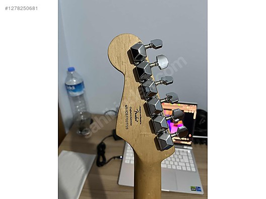 Squier Elektro Gitar