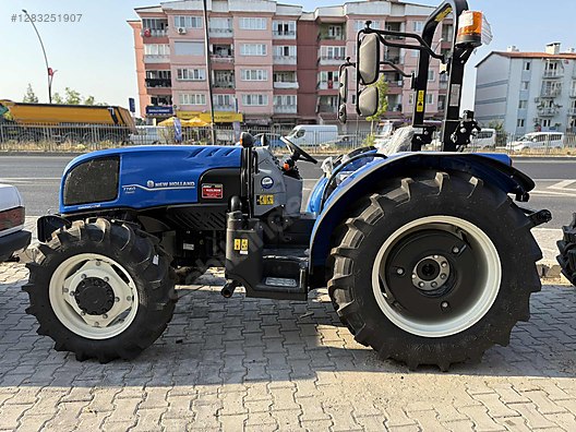 Machinery / Agricultural Machines / Tractors / New Holland / TT60 Classic
