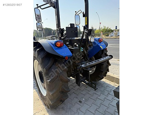Machinery / Agricultural Machines / Tractors / New Holland / TT60 Classic