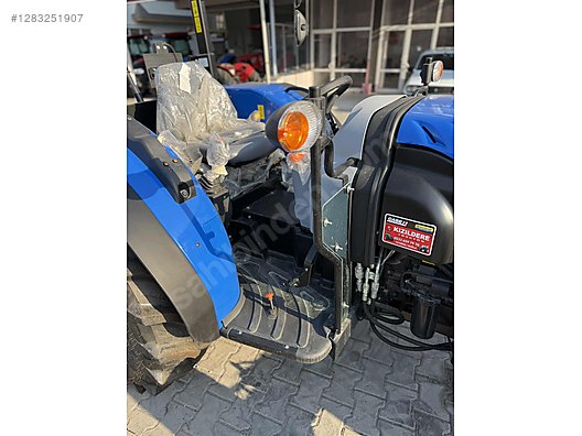 Machinery / Agricultural Machines / Tractors / New Holland / TT60 Classic