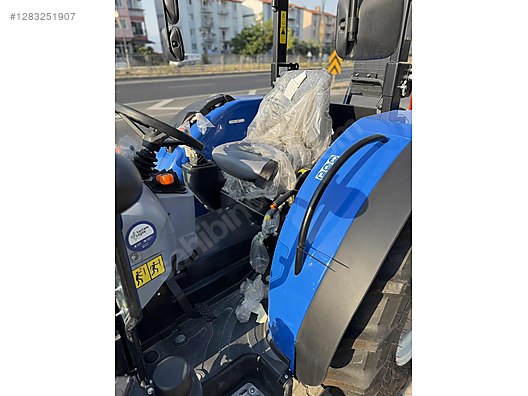 Machinery / Agricultural Machines / Tractors / New Holland / TT60 Classic