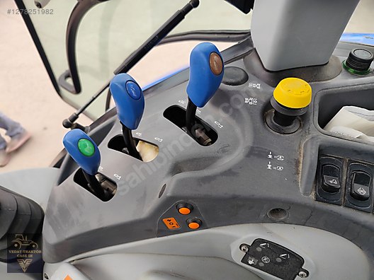 Machinery / Agricultural Machines / Tractors / New Holland / T5.115