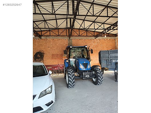 Machinery / Agricultural Machines / Tractors / New Holland / TT4.65