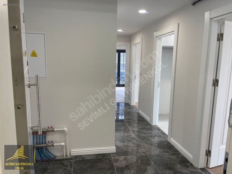 ÇENGELKÖY ERGUVAN EVLERİ�NDE EN ÖN BLOK 3+1 115 M2 SATILIK DAİRE