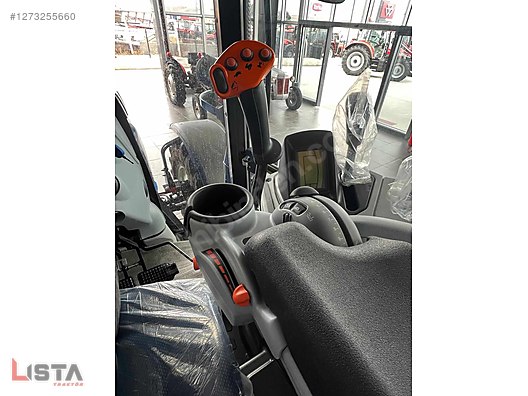 Machinery / Agricultural Machines / Tractors / New Holland / TR6.135S