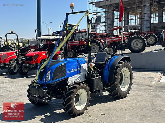 Machinery / Agricultural Machines / Tractors / New Holland / T4.80B