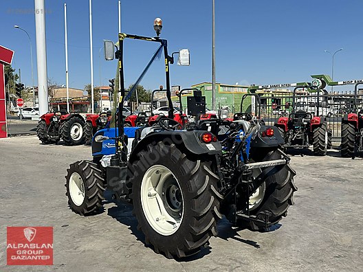 Machinery / Agricultural Machines / Tractors / New Holland / T4.80B