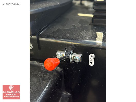 Machinery / Agricultural Machines / Tractors / New Holland / T4.80B