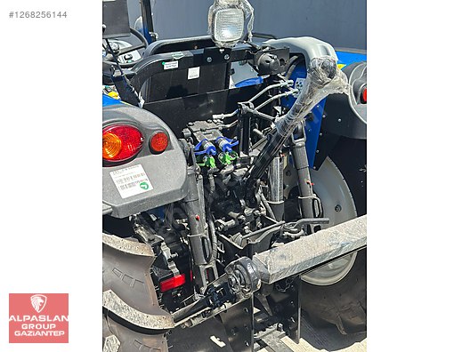 Machinery / Agricultural Machines / Tractors / New Holland / T4.80B