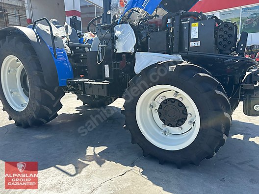 Machinery / Agricultural Machines / Tractors / New Holland / T4.80B