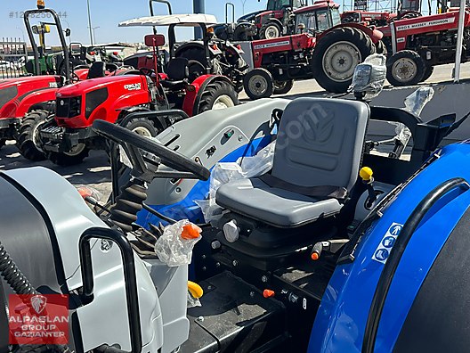 Machinery / Agricultural Machines / Tractors / New Holland / T4.80B