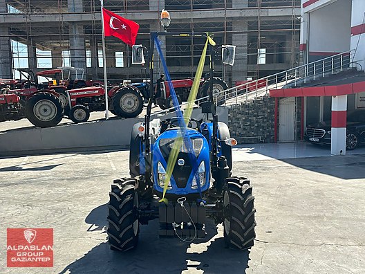 Machinery / Agricultural Machines / Tractors / New Holland / T4.80B