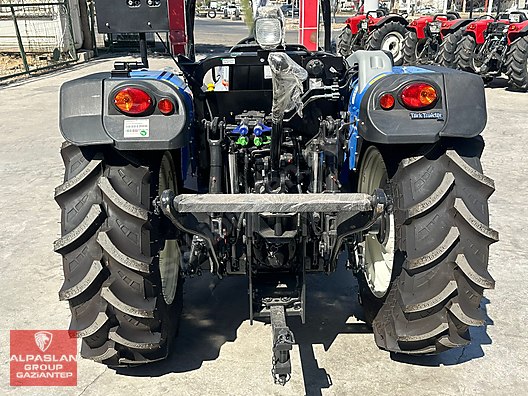 Machinery / Agricultural Machines / Tractors / New Holland / T4.80B