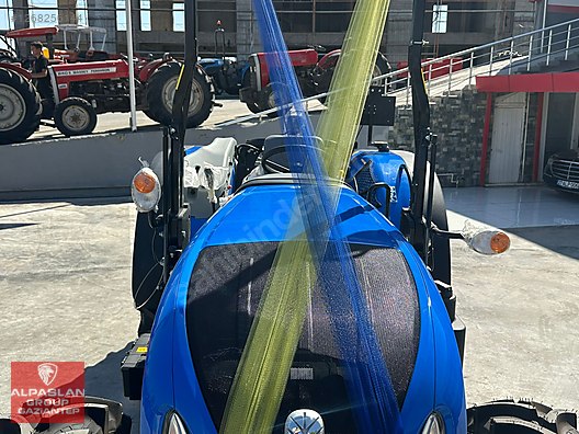 Machinery / Agricultural Machines / Tractors / New Holland / T4.80B