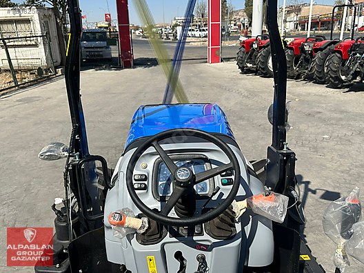 Machinery / Agricultural Machines / Tractors / New Holland / T4.80B