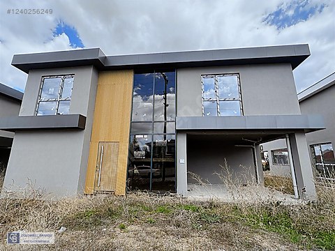 Bağlıca Merkezde Natamam Şirketlere Kiralık Büyük Bahçeli Villa