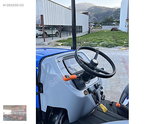 Machinery / Agricultural Machines / Tractors / New Holland / TD4.78B