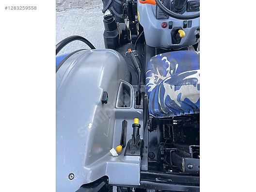 Machinery / Agricultural Machines / Tractors / New Holland / TD4.65B