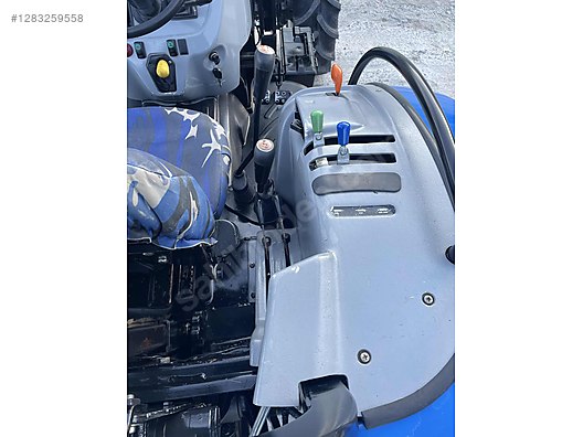 Machinery / Agricultural Machines / Tractors / New Holland / TD4.65B