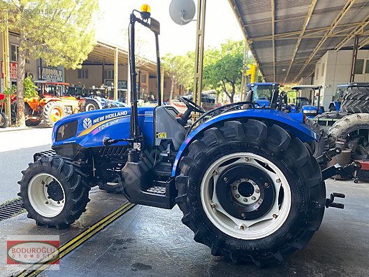 Machinery / Agricultural Machines / Tractors / New Holland / TD4.90B