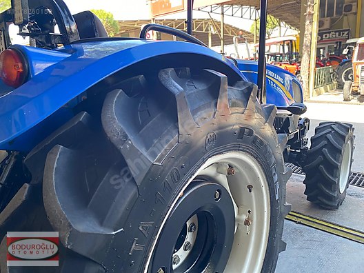 Machinery / Agricultural Machines / Tractors / New Holland / TD4.90B