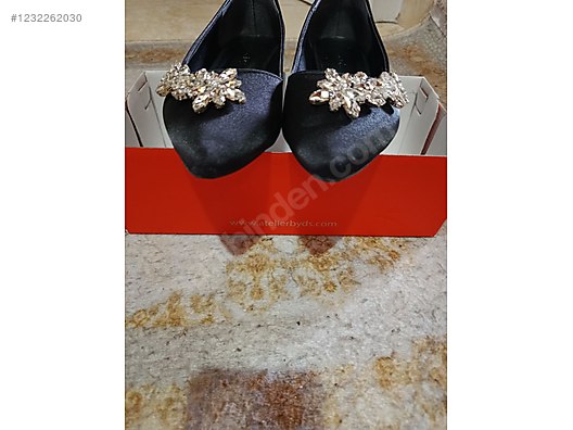 Used & Brand New Items / Clothing & Accessories / Women / Shoes / Flat Shoes