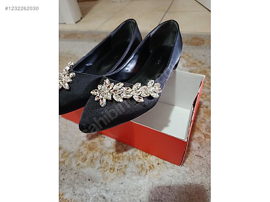 Used & Brand New Items / Clothing & Accessories / Women / Shoes / Flat Shoes