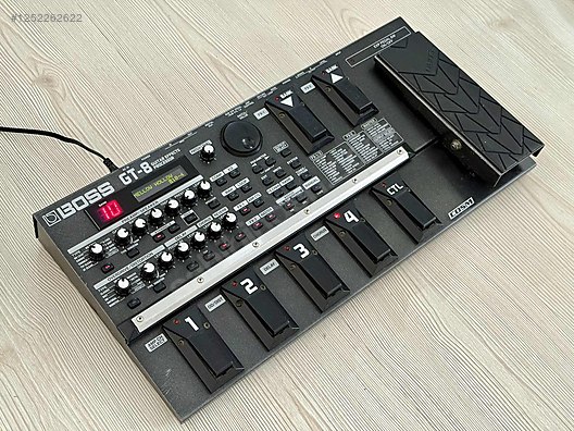 Boss GT-8 Çok Efektli Gitar Prosesörü Amfi Simülasyonlu Pedal