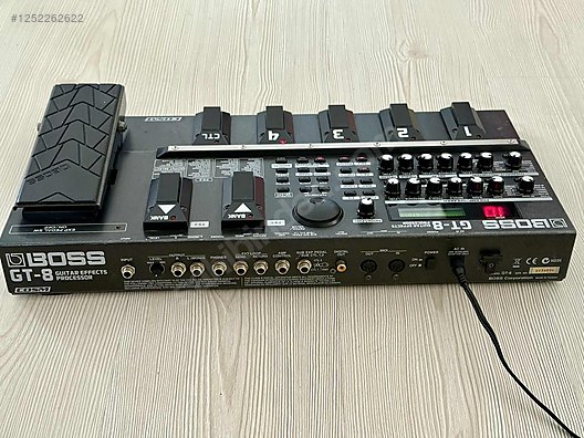 Boss GT-8 Çok Efektli Gitar Prosesörü Amfi Simülasyonlu Pedal