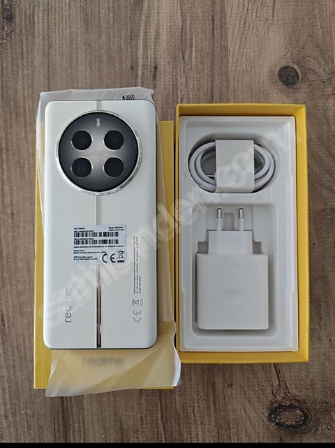 Realme 12 Pro Plus 256/12 kapalı kutu faturalı 2 yıl garantili