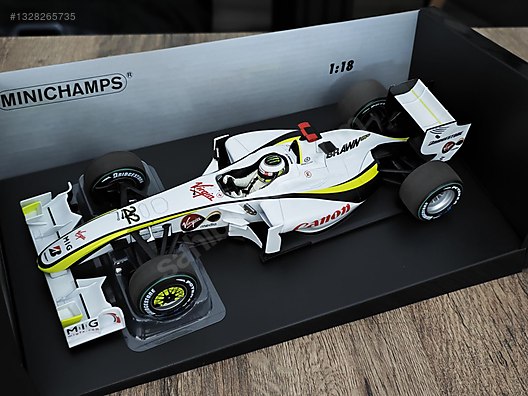 Minichamps Diecast Model 1:18 Mercedes Benz Araba - 1328265735