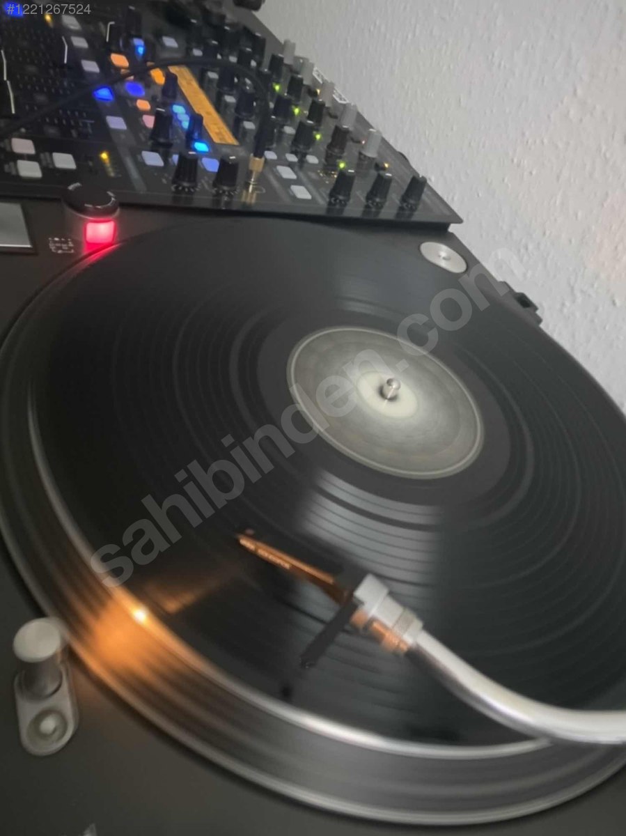 2xTechnics 1210 + Behringer DDM4000 + Traktor Scratch Duo DJ Set ...