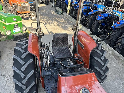 Machinery / Agricultural Machines / Tractors / New Holland / 54C