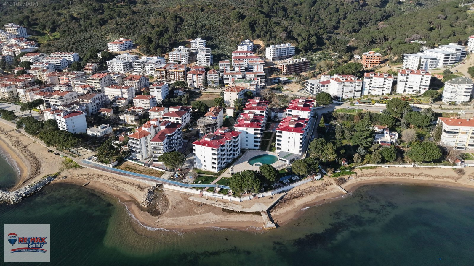 Armutlu'da Denize Sıfır Lüks Sitede Önü Kapanmaz Manzaralı 3+1