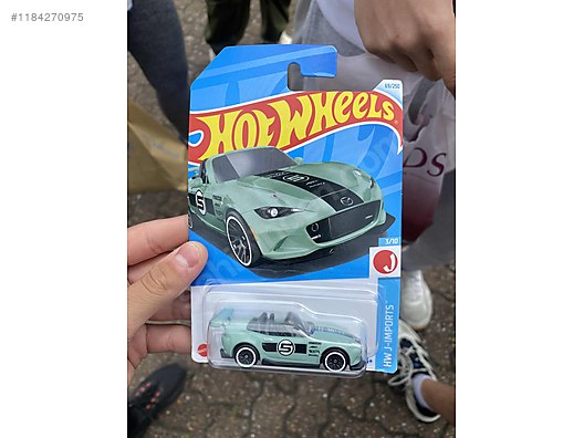 HotWheels 15 Mazda MX-5 Miata Long Chase at 1184270975