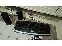 klavye ve hoperlör bir de kamera var