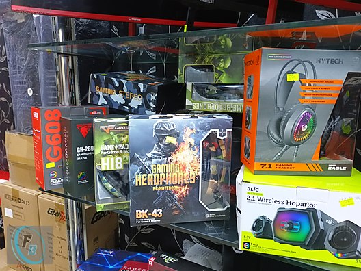 Used & Brand New Items / Computers / Peripherals / Headphones & Microphones