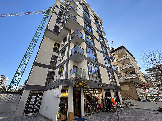 BK'dan KAZASKER'de MİNİBÜS CADDESİ'ne 2. BİNA SATILIK 2+1 #1285275089