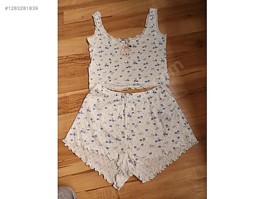 İkinci El ve Sıfır Alışveriş / Giyim & Aksesuar / Kadın / Giyim / Şort