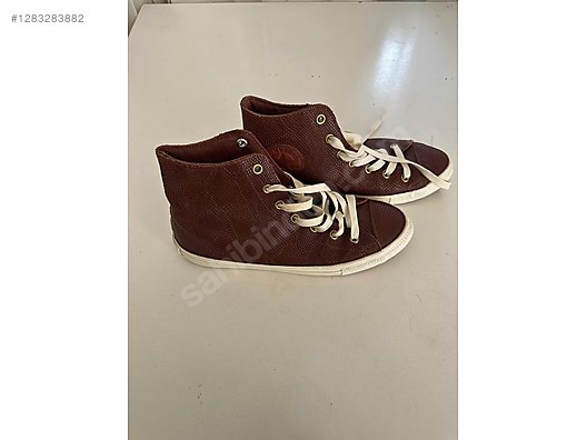 Used & Brand New Items / Clothing & Accessories / Women / Shoes / Sneakers